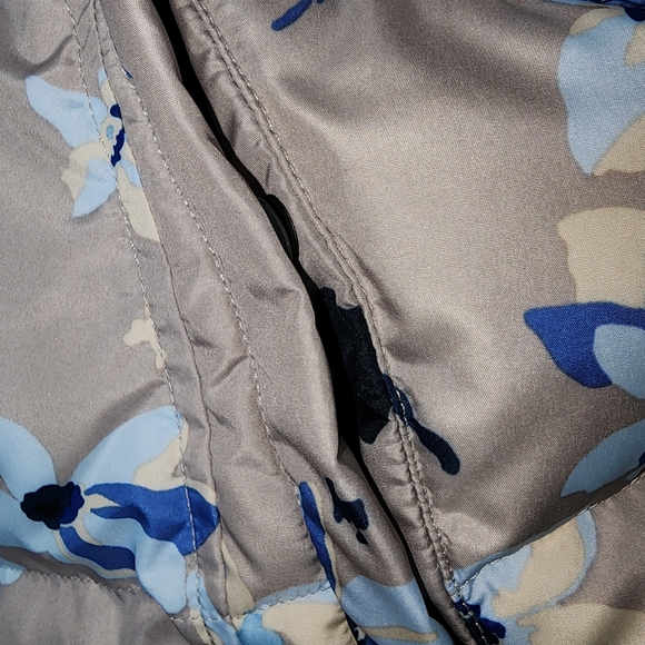 Lands End puffer vest taupe blue floral women's medium - Picture 5 of 14